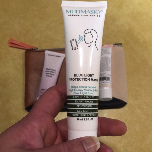 3 Piece Mask Bundle w/Makeup Bag - Picture 5 of 12